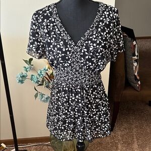 Nine & Co. Black and White Floral Blouse